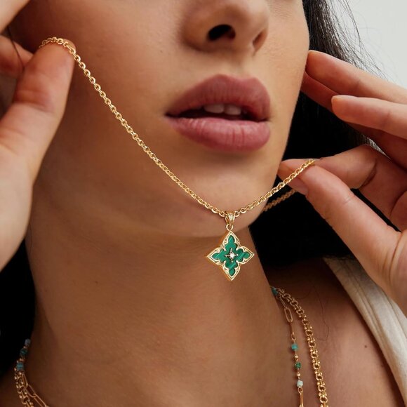 Gold Clover Necklace Women Dainty 14K Gold Dark Green Pendant Adjustable Chain - Picture 2 of 7